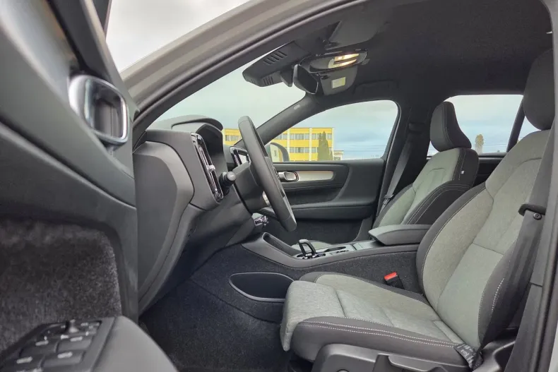 Volvo XC40 din 2025 cu 26 km - oferta VOL187499 - foto 8