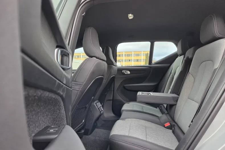 Volvo XC40 din 2025 cu 26 km - oferta VOL187499 - foto 9