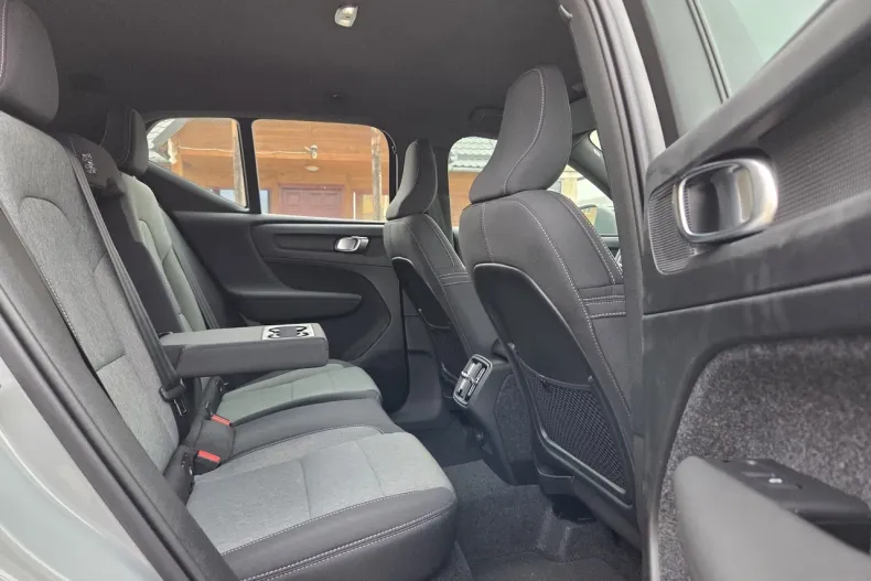 Volvo XC40 din 2025 cu 26 km - oferta VOL187499 - foto 10