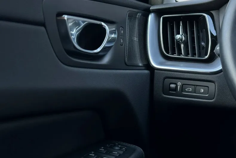 Volvo XC60 din 2021 cu 81.000 km - oferta VOL187509 - foto 22