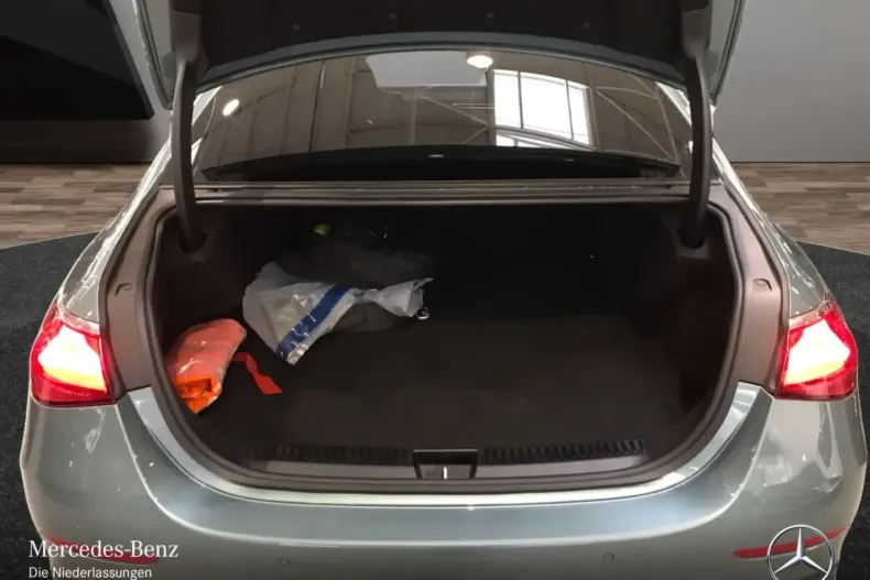 Mercedes-Benz E 400 (Clasa E) din 2025 cu 12.415 km - oferta MER187527 - foto 15