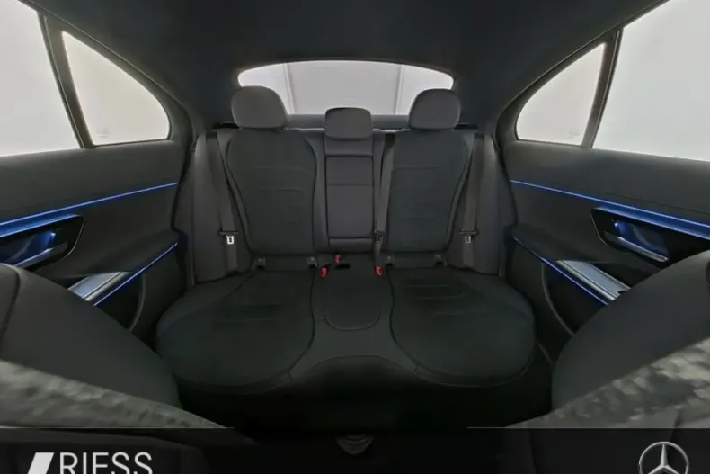 Mercedes-Benz E 400 (Clasa E) din 2024 cu 33.241 km - oferta MER187531 - foto 7