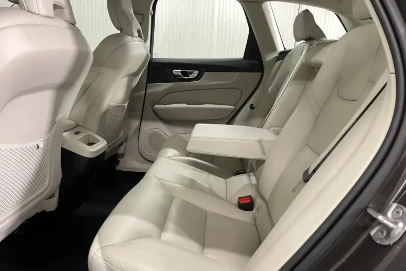 Volvo XC60 din 2022 cu 107.701 km - oferta VOL187537 - foto 12