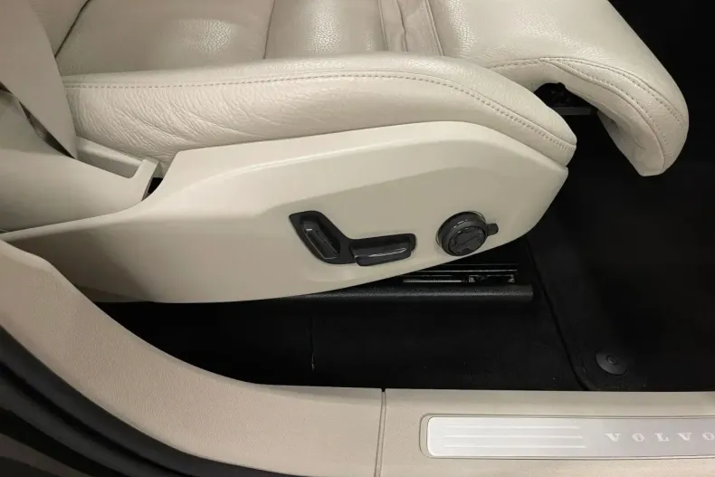 Volvo XC60 din 2022 cu 107.701 km - oferta VOL187537 - foto 25