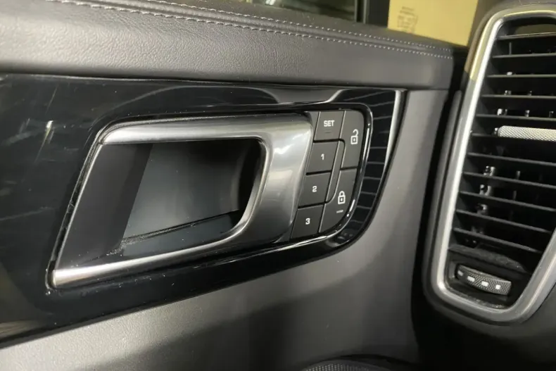 Porsche Cayenne din 2023 cu 55.900 km - oferta POR187545 - foto 27