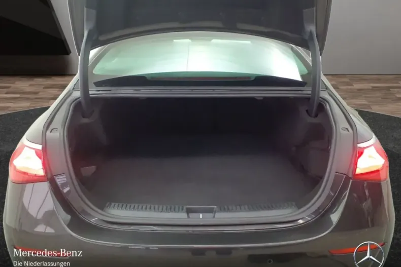 Mercedes-Benz E 300 (Clasa E) din 2024 cu 7.782 km - oferta MER187548 - foto 15