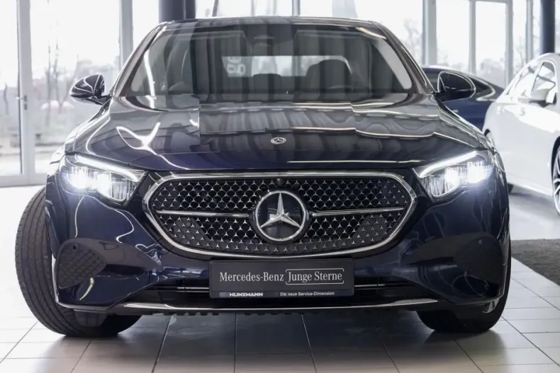 Mercedes-Benz E 300 (Clasa E) din 2024 cu 16.900 km - oferta MER187550 - foto 1