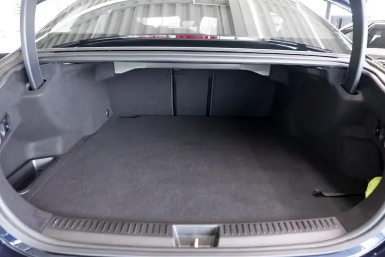 Mercedes-Benz E 300 (Clasa E) din 2024 cu 16.900 km - oferta MER187550 - foto 5