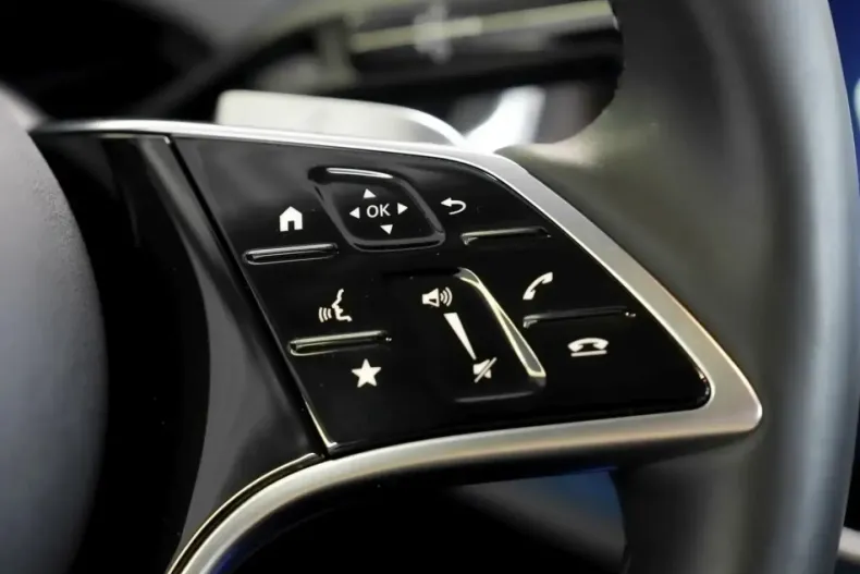 Mercedes-Benz E 300 (Clasa E) din 2024 cu 16.900 km - oferta MER187550 - foto 9