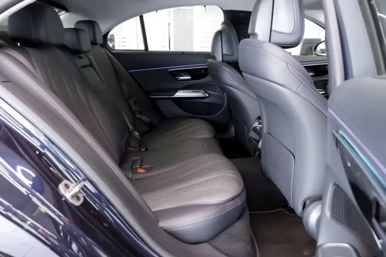 Mercedes-Benz E 300 (Clasa E) din 2024 cu 16.900 km - oferta MER187550 - foto 10