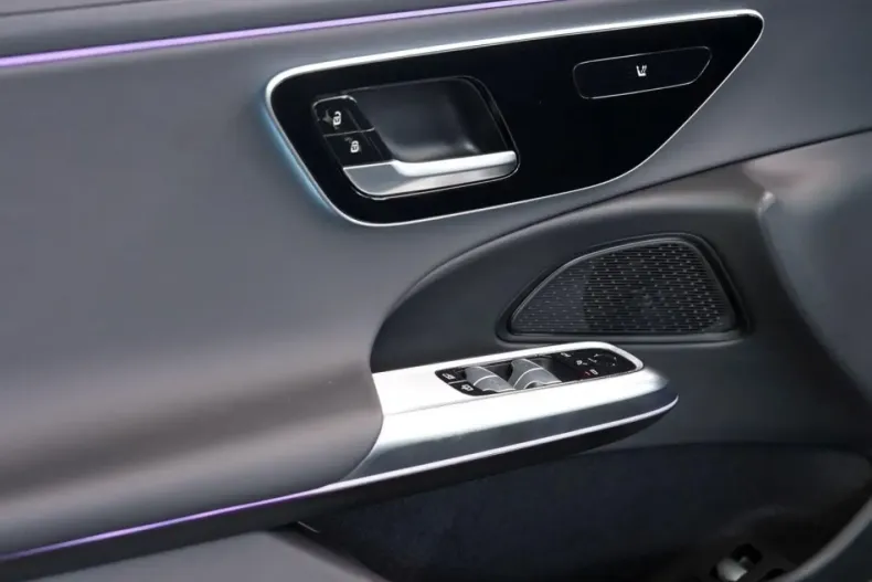 Mercedes-Benz E 300 (Clasa E) din 2024 cu 16.900 km - oferta MER187550 - foto 16