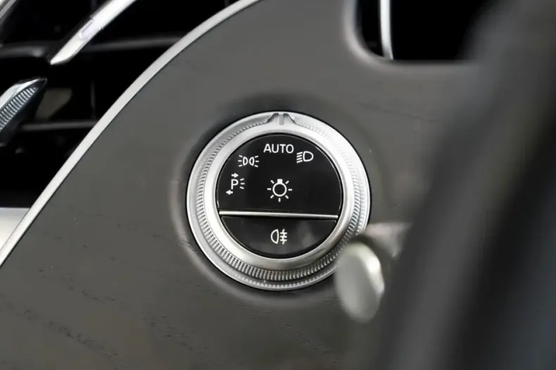 Mercedes-Benz E 300 (Clasa E) din 2024 cu 16.900 km - oferta MER187550 - foto 18