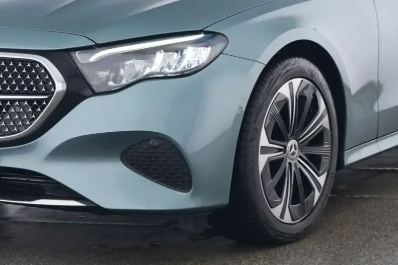 Mercedes-Benz E 300 (Clasa E) din 2024 cu 19.988 km - oferta MER187551 - foto 4