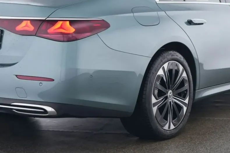 Mercedes-Benz E 300 (Clasa E) din 2024 cu 19.988 km - oferta MER187551 - foto 5