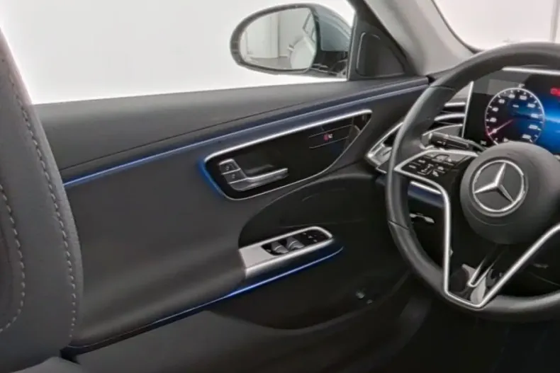 Mercedes-Benz E 300 (Clasa E) din 2024 cu 19.988 km - oferta MER187551 - foto 9