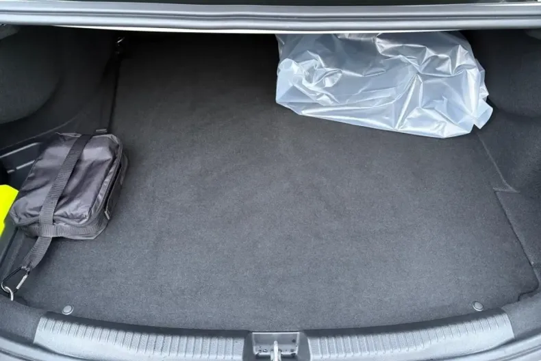 Mercedes-Benz C 300 (Clasa C) din 2025 cu 7.700 km - oferta MER187575 - foto 10