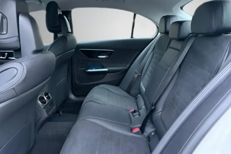 Mercedes-Benz C 300 (Clasa C) din 2025 cu 7.700 km - oferta MER187575 - foto 15