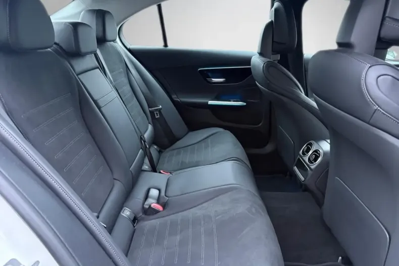 Mercedes-Benz C 300 (Clasa C) din 2025 cu 7.700 km - oferta MER187575 - foto 22