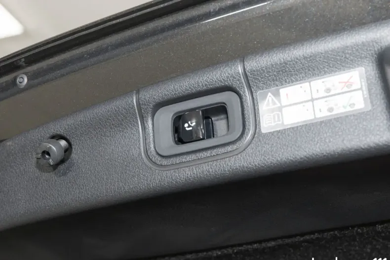 Mercedes-Benz C 63 AMG (Clasa C) din 2025 cu 1.066 km - oferta MER187590 - foto 10