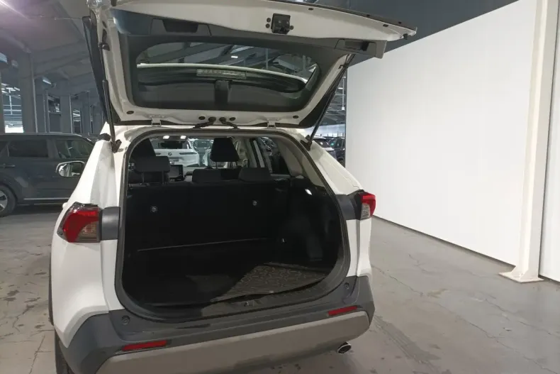 Toyota RAV4 din 2022 cu 46.119 km - oferta TOY187619 - foto 5