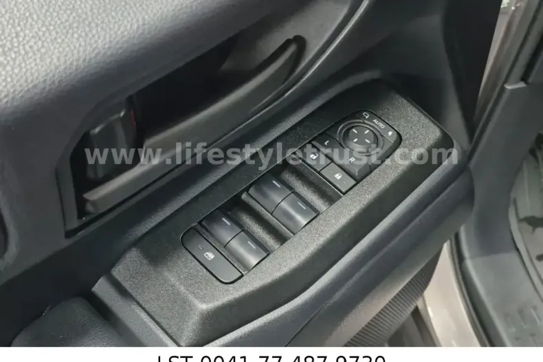 Toyota Land Cruiser din 2024 cu 24.820 km - oferta TOY187640 - foto 12