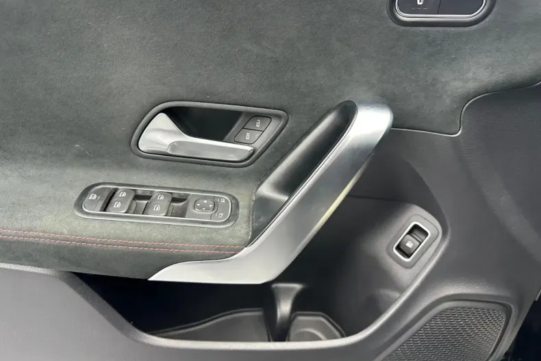 Mercedes-Benz CLA 250 (Clasa CLA) din 2022 cu 48.450 km - oferta MER187667 - foto 12