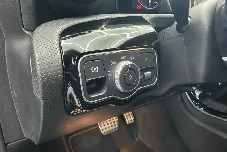 Mercedes-Benz CLA 250 (Clasa CLA) din 2022 cu 48.450 km - oferta MER187667 - foto 31