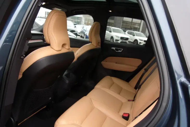 Volvo XC60 din 2023 cu 87.900 km - oferta VOL187674 - foto 9