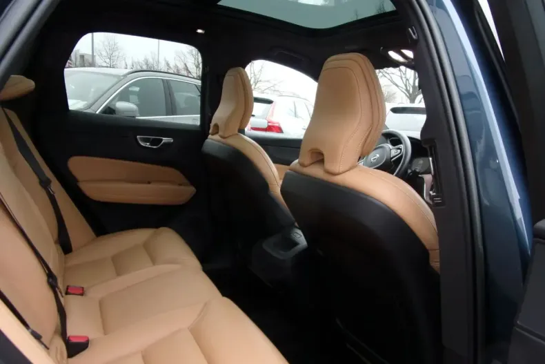 Volvo XC60 din 2023 cu 87.900 km - oferta VOL187674 - foto 10