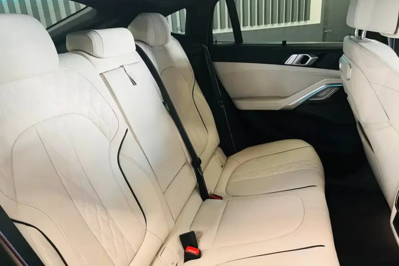 BMW X6 (Seria X) din 2024 cu 27.811 km - oferta BMW187683 - foto 7