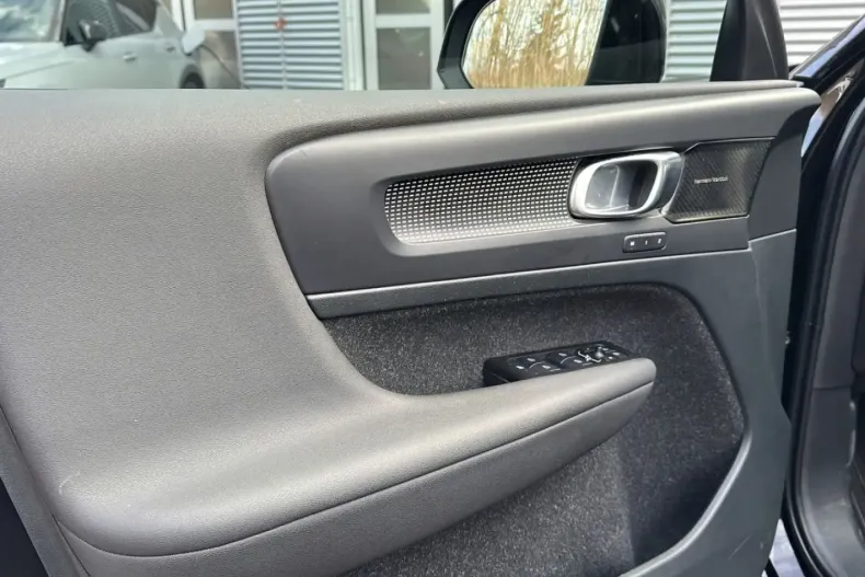 Volvo XC40 din 2021 cu 64.088 km - oferta VOL187747 - foto 9