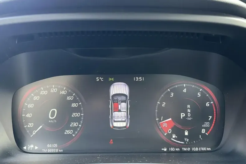 Volvo XC40 din 2021 cu 64.088 km - oferta VOL187747 - foto 13