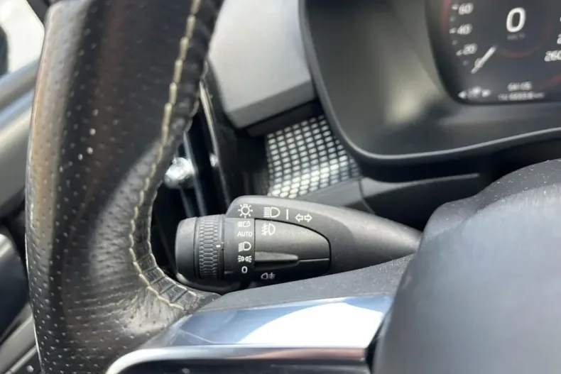 Volvo XC40 din 2021 cu 64.088 km - oferta VOL187747 - foto 15