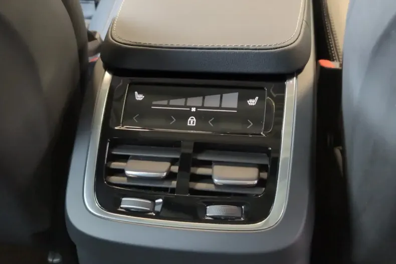 Volvo XC90 din 2025 cu 13.826 km - oferta VOL187778 - foto 9