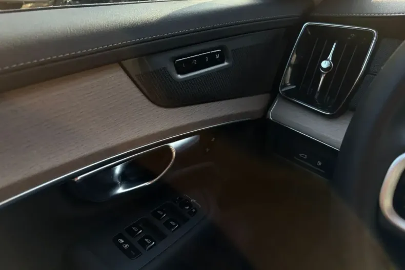 Volvo XC90 din 2025 cu 17.730 km - oferta VOL187779 - foto 21