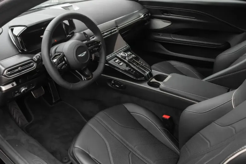 Aston Martin V8 Vantage din 2025 cu 5.500 km - oferta AST187813 - foto 5