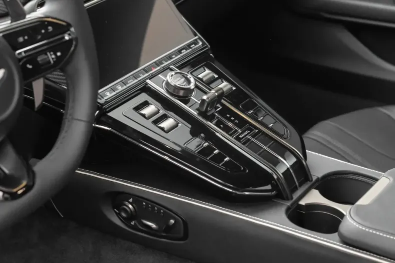 Aston Martin V8 Vantage din 2025 cu 5.500 km - oferta AST187813 - foto 14