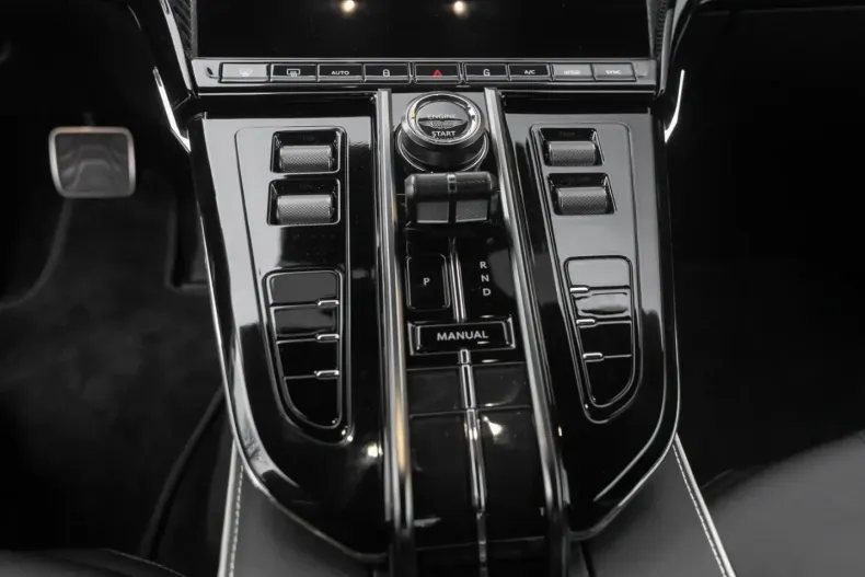 Aston Martin V8 Vantage din 2025 cu 5.500 km - oferta AST187813 - foto 19