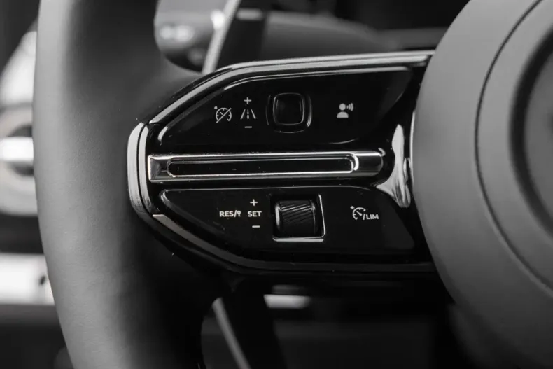 Aston Martin V8 Vantage din 2025 cu 5.500 km - oferta AST187813 - foto 25