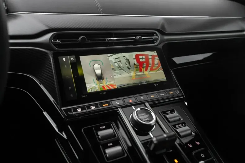 Aston Martin V8 Vantage din 2025 cu 5.500 km - oferta AST187813 - foto 29