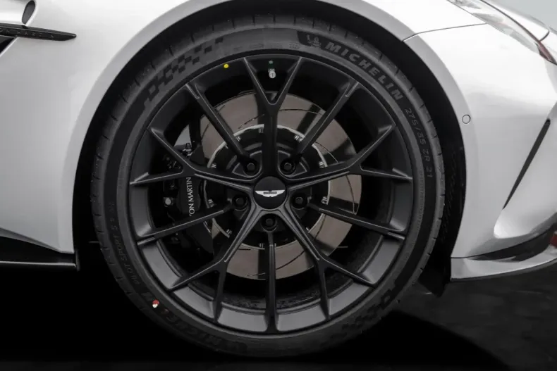 Aston Martin V8 Vantage din 2025 cu 9.499 km - oferta AST187815 - foto 10