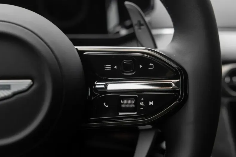 Aston Martin V8 Vantage din 2025 cu 9.499 km - oferta AST187815 - foto 22