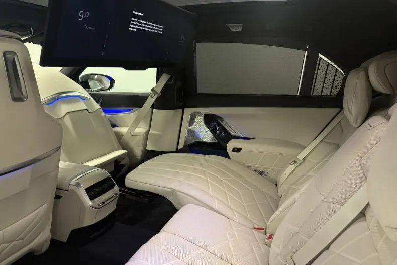 BMW 750 (Seria 7) din 2025 cu 4.965 km - oferta BMW187816 - foto 22