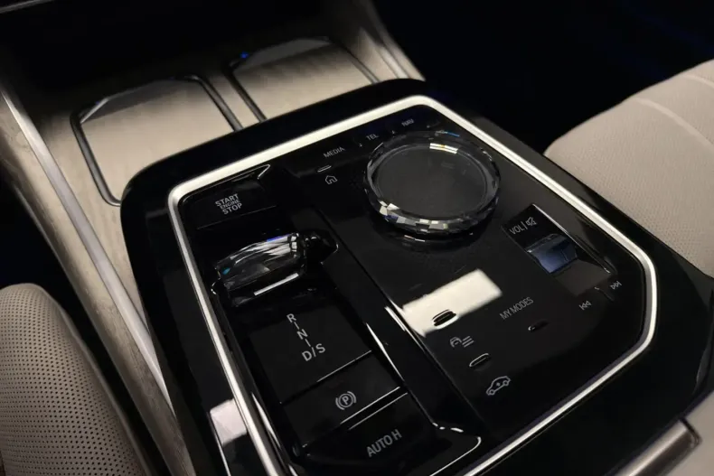 BMW 750 (Seria 7) din 2025 cu 4.965 km - oferta BMW187816 - foto 26