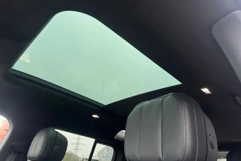 Land Rover Defender din 2025 cu 15.500 km - oferta LAN187833 - foto 11