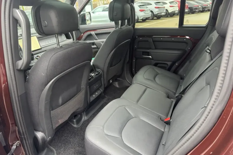 Land Rover Defender din 2025 cu 15.500 km - oferta LAN187833 - foto 12