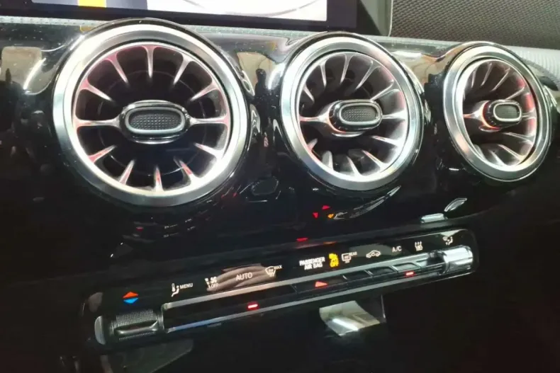 Mercedes-Benz CLA 250 (Clasa CLA) din 2022 cu 37.318 km - oferta MER187855 - foto 16