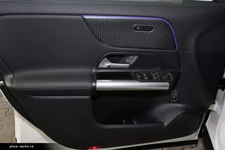 Mercedes-Benz GLA 200 (Clasa GLA) din 2024 cu 6.100 km - oferta MER187878 - foto 12