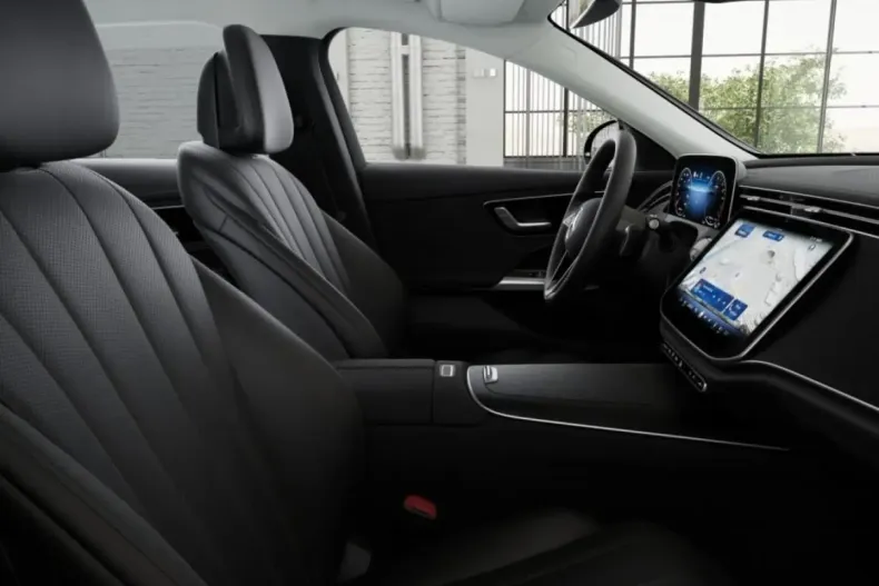 Mercedes-Benz E 300 (Clasa E) din 2024 cu 13.800 km - oferta MER187888 - foto 9