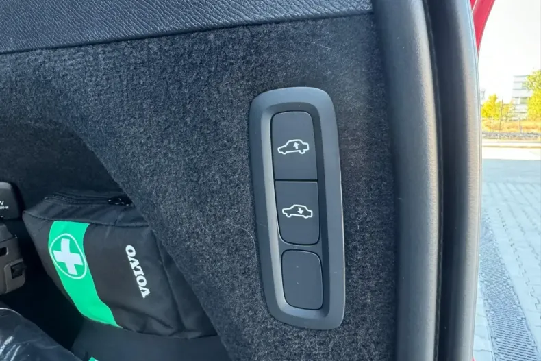 Volvo XC90 din 2021 cu 59.753 km - oferta VOL187904 - foto 29